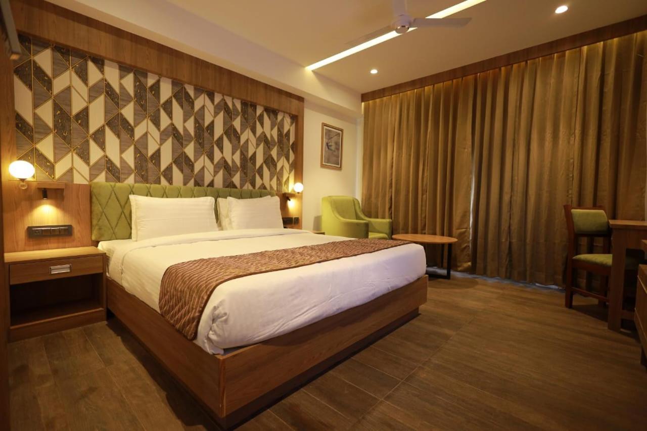 Mandarin Sky Hotel Kannur Exterior foto